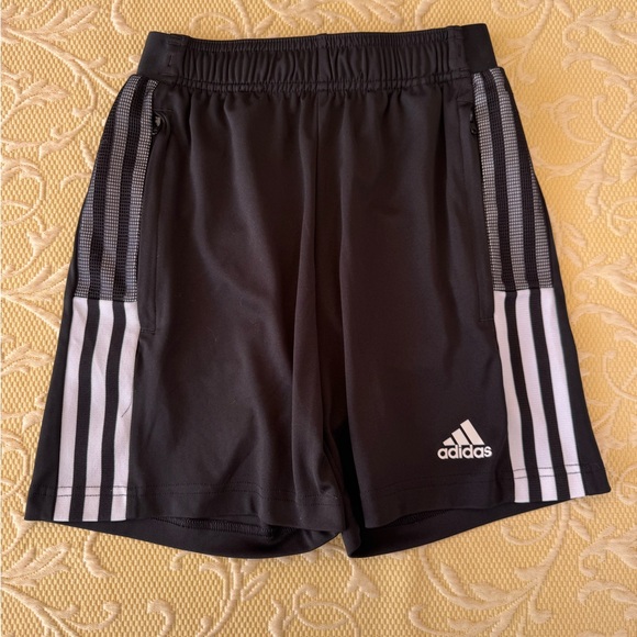 Adidas boys shorts - 11/12 M - Picture 1 of 7